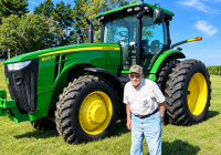 104 летний американец решил продать свой трактора John Deere